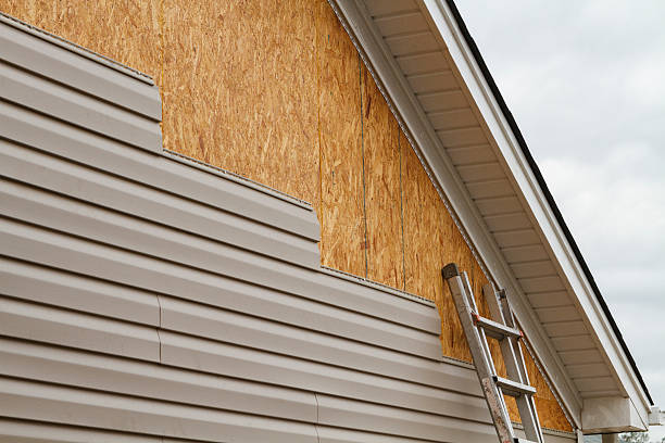 Professional Emergency Siding Repair technician working in Coltons Point, MD